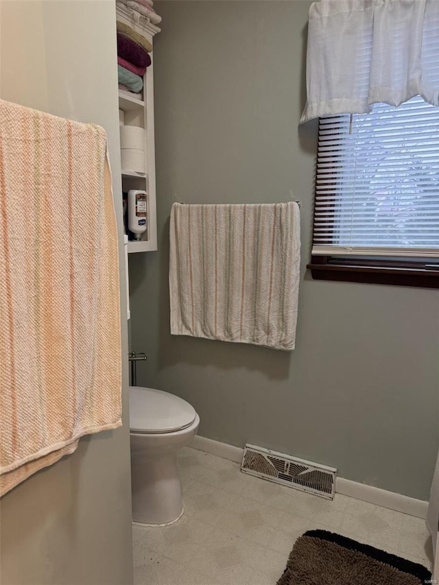 22755 Pin Oak Dr, Lebanon, MO 65536 - bathroom featuring baseboards and toilet