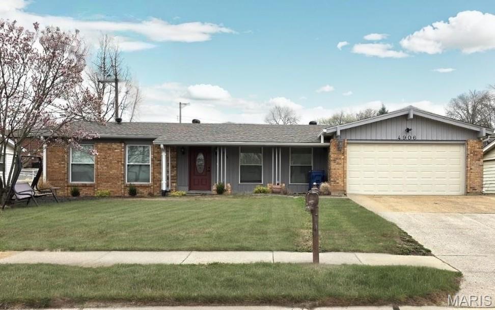 4906 Mattis Rd, Saint Louis, MO 63128 - single story home featuring an attached garage, driveway, brick siding, and a front yard