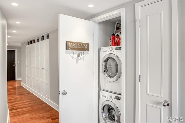 314 N Broadway Unit 903, Saint Louis, MO 63102 - laundry area with stacked washer / drying machine, light wood-style floors, recessed lighting, and baseboards