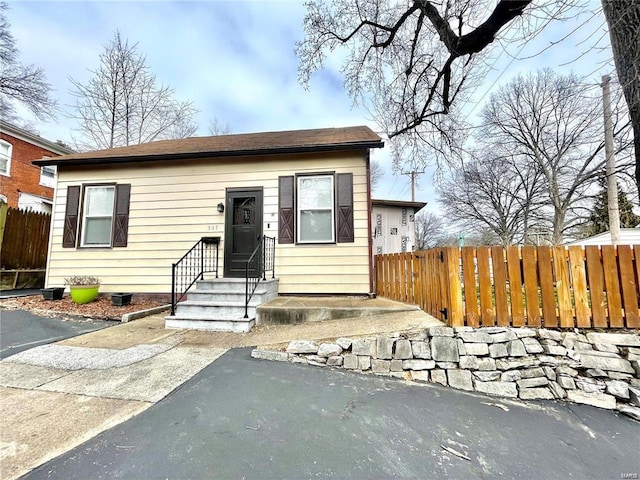 307 E Grant St, Belleville, IL 62220 - view of front of home with fence