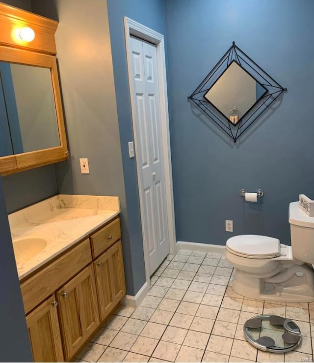 902 S Sutton Pl, Kennett, MO 63857 - half bathroom with toilet, baseboards, and vanity