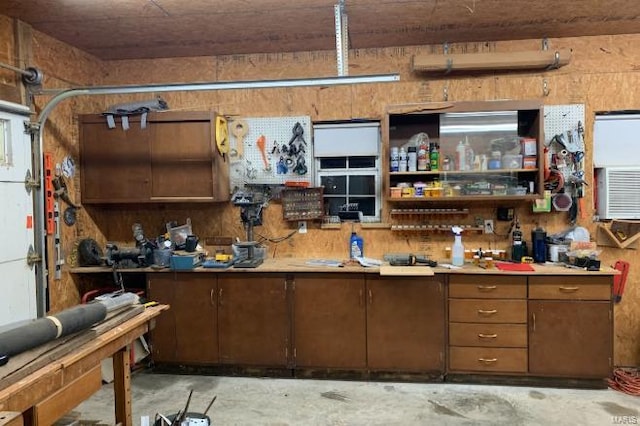 902 S Sutton Pl, Kennett, MO 63857 - interior space featuring a workshop area