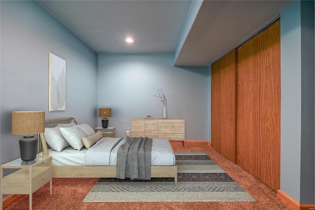 carpeted bedroom featuring recessed lighting and baseboards