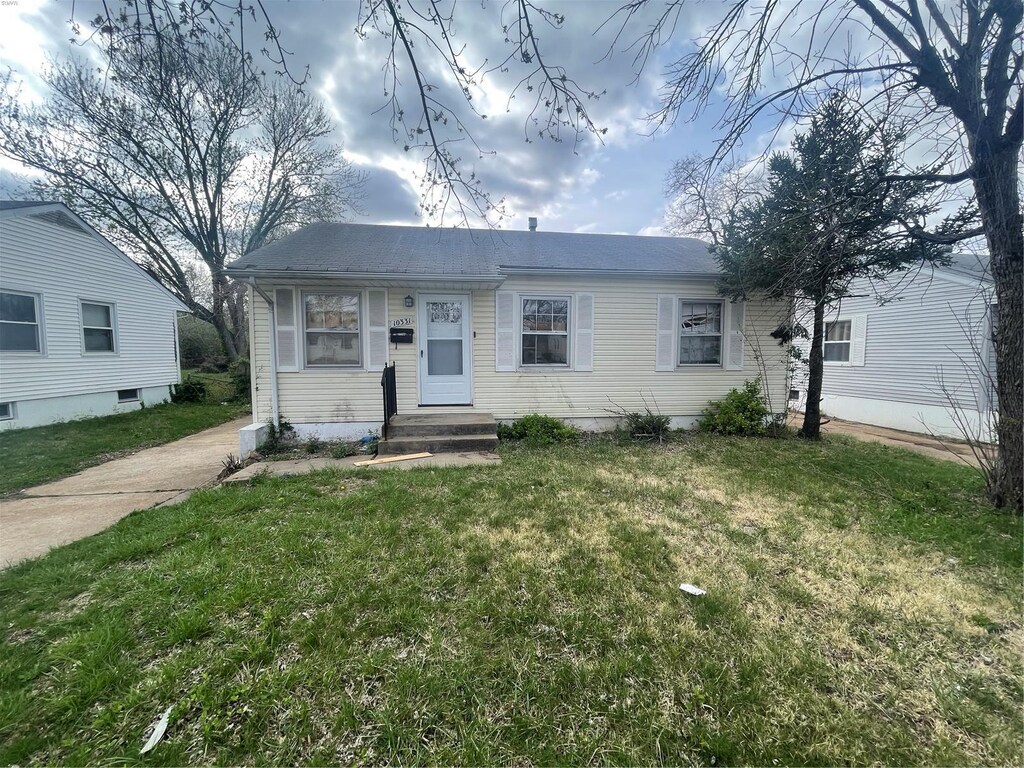 10331 Renfrew Dr, Saint Louis, MO 63137 - view of front of property featuring a front lawn