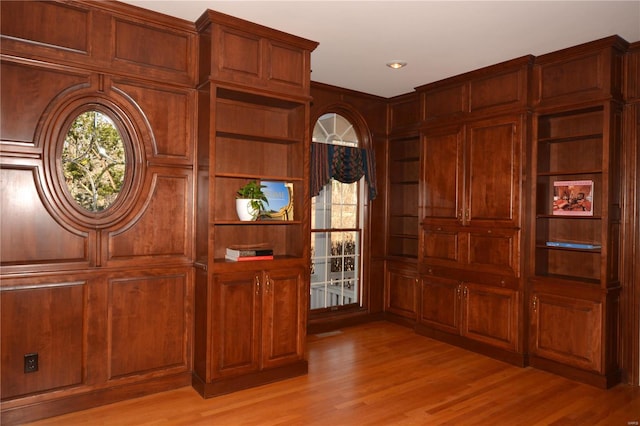 821 Oak Knoll Rd, Rolla, MO 65401 - entryway featuring light wood finished floors and recessed lighting