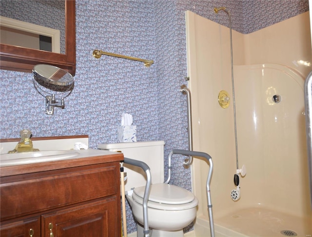 821 Oak Knoll Rd, Rolla, MO 65401 - bathroom with a shower stall, toilet, vanity, and wallpapered walls