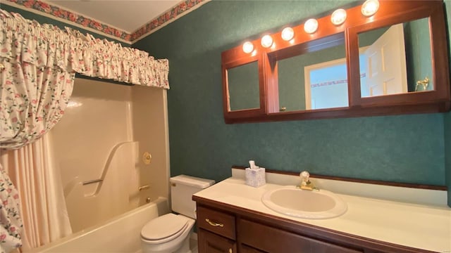 821 Oak Knoll Rd, Rolla, MO 65401 - full bathroom featuring toilet, vanity, and  shower combination