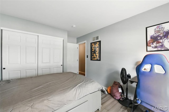 429 Arbor Meadow Ct, Ballwin, MO 63021 - bedroom with light wood finished floors, baseboards, and a closet
