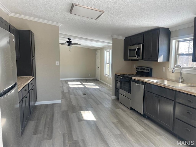 61 Wildwood Ter, Sullivan, MO 63080 - kitchen featuring a sink, appliances with stainless steel finishes, a textured ceiling, light wood-style flooring, and light countertops