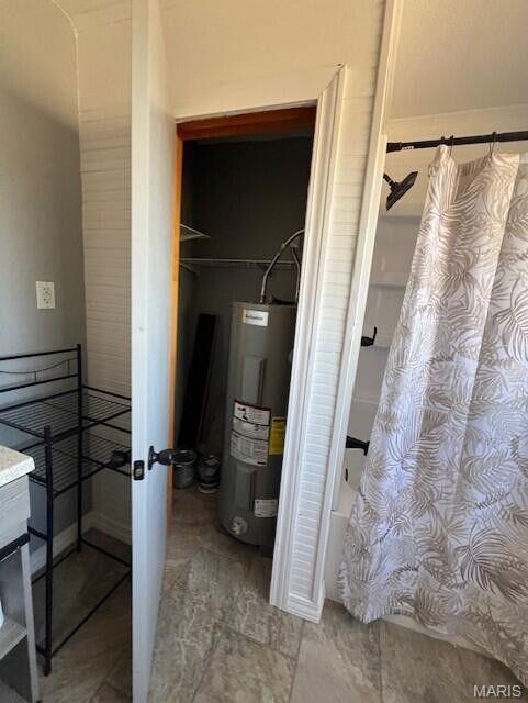 11498 M-Weatherman Dr, Mountain Grove, MO 65711 - bathroom featuring electric water heater and shower / tub combo