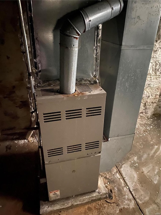 5451 Queens Ave, Saint Louis, MO 63115 - utility room with heating unit