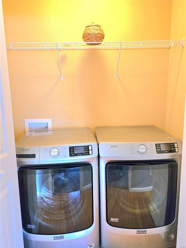 15872 Tundra St, Saint Robert, MO 65584 - laundry room with washer and dryer