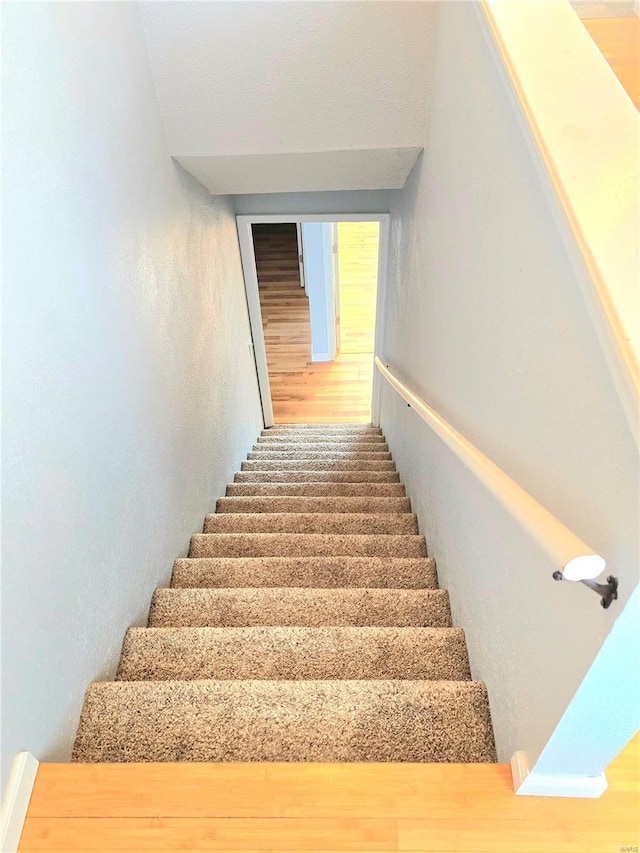 15872 Tundra St, Saint Robert, MO 65584 - view of staircase