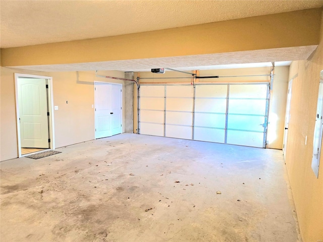 15872 Tundra St, Saint Robert, MO 65584 - garage featuring a garage door opener