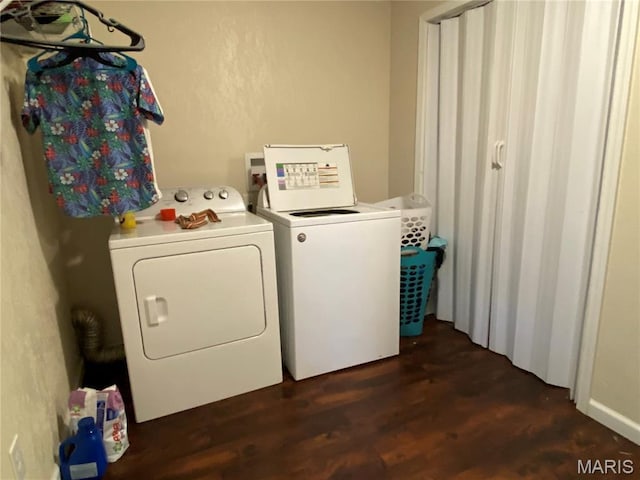 207 Navaho Dr, Cape Girardeau, MO 63701 - laundry room with washing machine and dryer and dark wood-style floors
