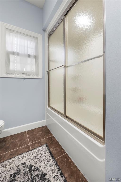149 Windy Point Ave, Cape Girardeau, MO 63701 - bathroom featuring toilet, tile patterned flooring, bath / shower combo with glass door, and baseboards