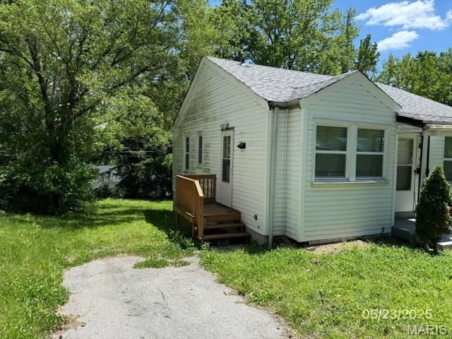 7121 Lamont Dr, Saint Louis, MO 63136 - photo 2