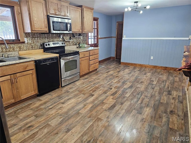 18480 State Route O, Rolla, MO 65401 - kitchen featuring stainless steel appliances, a sink, wood finished floors, a wainscoted wall, and backsplash
