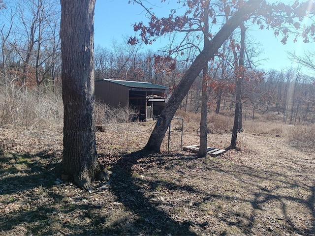 view of yard featuring a wooded view