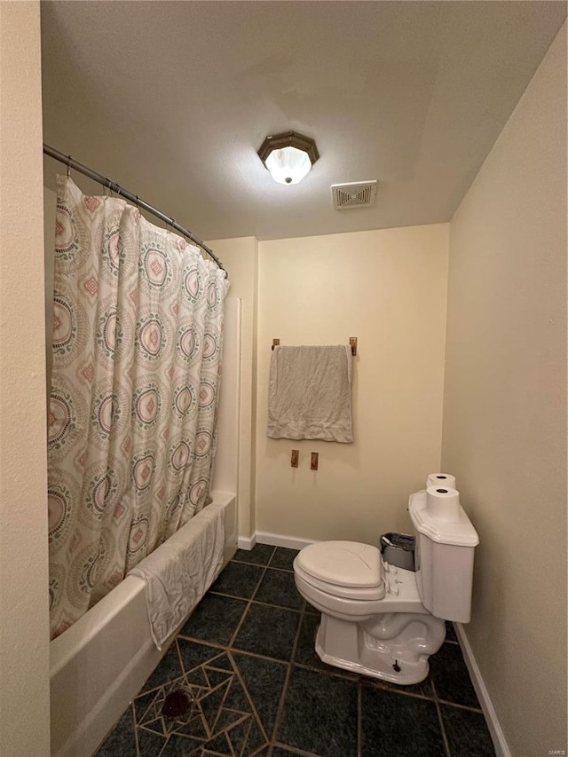 full bath featuring toilet, tile patterned flooring, shower / bath combo, and baseboards