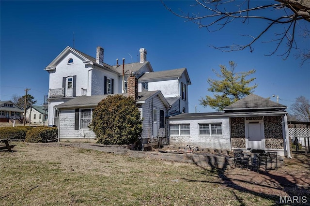 401 S Main, Fredericktown, MO 63645 - view of front of house with a chimney and a front yard