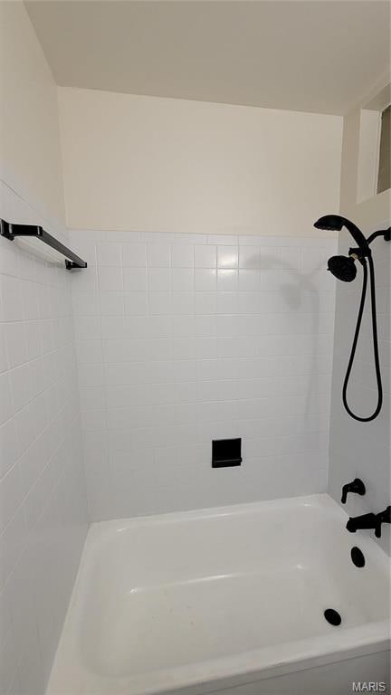 10216 Pannell Dr, Saint Louis, MO 63136 - full bath with tub / shower combination