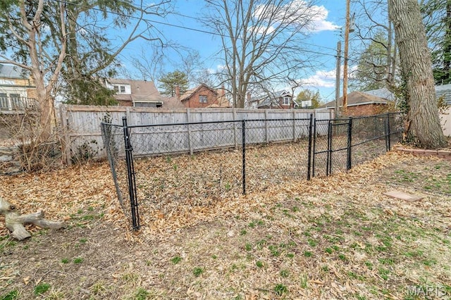 7415 Wellington Ave, Saint Louis, MO 63130 - view of yard featuring a gate