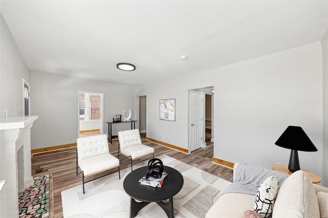 7001 Plymouth Ave, Saint Louis, MO 63130 - living room featuring light wood-style floors and baseboards