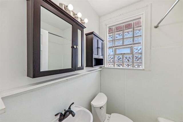 7001 Plymouth Ave, Saint Louis, MO 63130 - bathroom with toilet