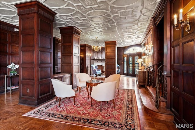 625 S Skinker Blvd Unit 602, Saint Louis, MO 63105 - living area with an ornate ceiling and ornate columns