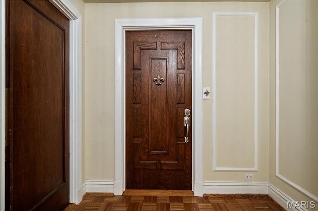 625 S Skinker Blvd Unit 602, Saint Louis, MO 63105 - hall featuring baseboards