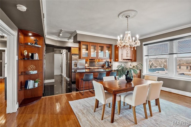 625 S Skinker Blvd Unit 602, Saint Louis, MO 63105 - dining space featuring a chandelier, crown molding, and hardwood / wood-style floors