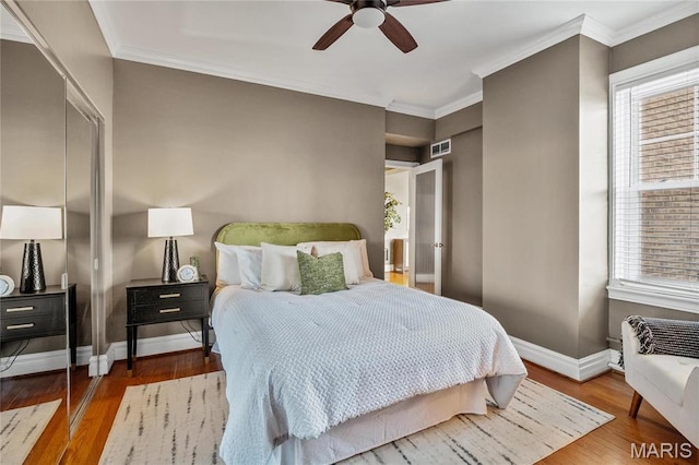 625 S Skinker Blvd Unit 602, Saint Louis, MO 63105 - bedroom featuring wood finished floors, ornamental molding, and ceiling fan