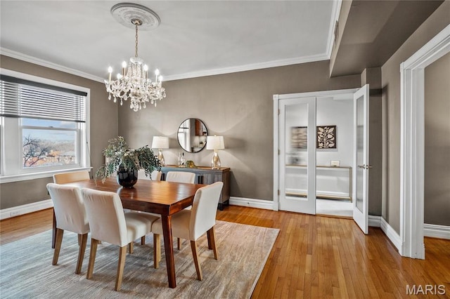625 S Skinker Blvd Unit 602, Saint Louis, MO 63105 - dining space featuring a chandelier, wood-type flooring, and ornamental molding