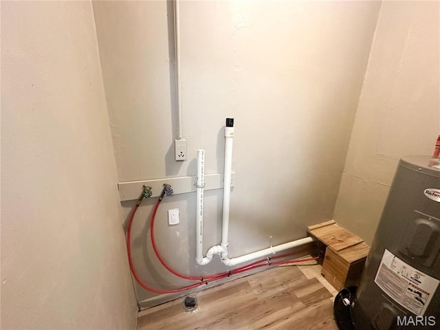 501 N Warfel St, Salem, MO 65560 - utility room featuring water heater