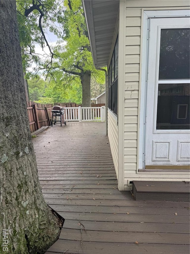 102 W High St, Troy, IL 62294 - deck with fence