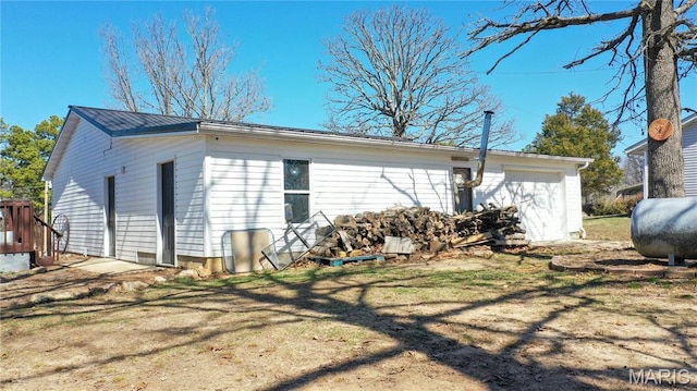 405 County Road 5015, Salem, MO 65560 - view of side of property with oil tank and a yard