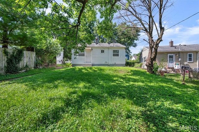 6541 SW Ave, Saint Louis, MO 63139 - view of yard with entry steps