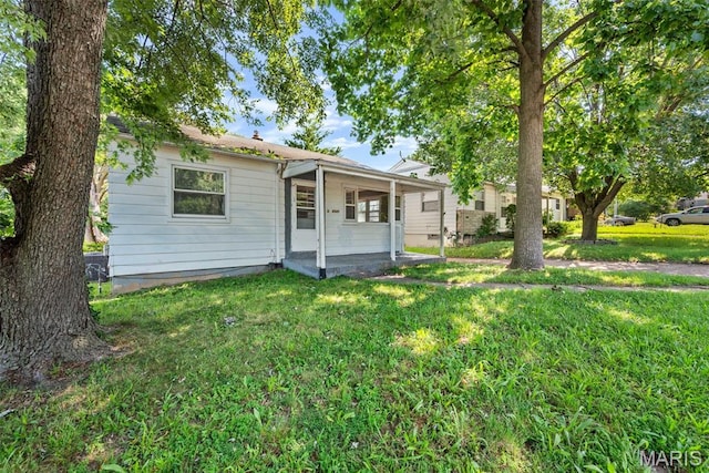 6541 SW Ave, Saint Louis, MO 63139 - rear view of property with a yard and a patio