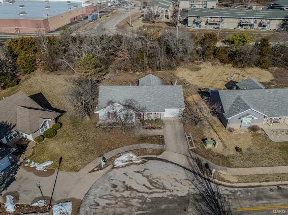 aerial view of property and surrounding area