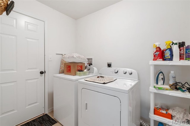 5374 Trailhead Ct, Eureka, MO 63025 - laundry area with washer and dryer