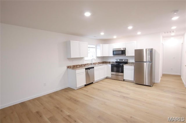 0 Modern St, Sullivan, MO 63080 - kitchen featuring appliances with stainless steel finishes, a sink, baseboards, light wood-style floors, and recessed lighting