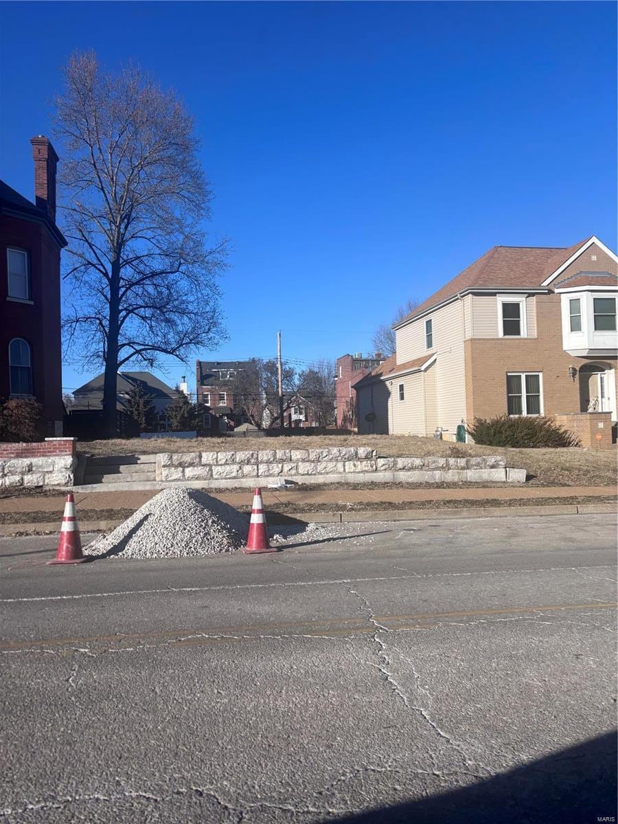 2925 Lafayette Ave, Saint Louis, MO 63104 - photo 1