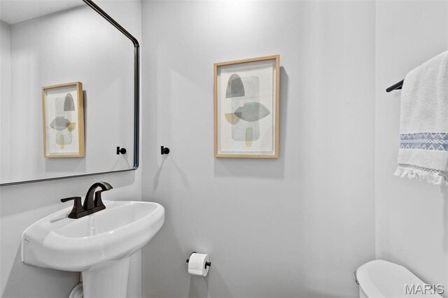 86 Heather View Dr, Chesterfield, MO 63017 - half bath with toilet and a sink