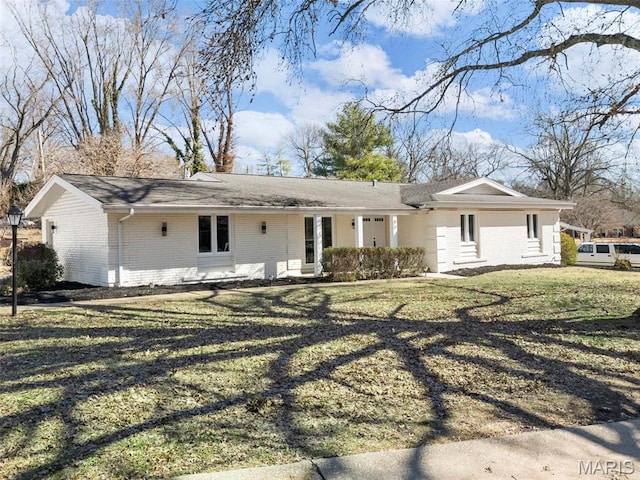86 Heather View Dr, Chesterfield, MO 63017 - ranch-style home featuring brick siding and a front yard