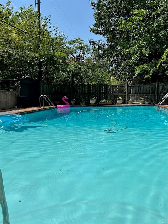 364 Mission Ct, Saint Louis, MO 63130 - view of pool