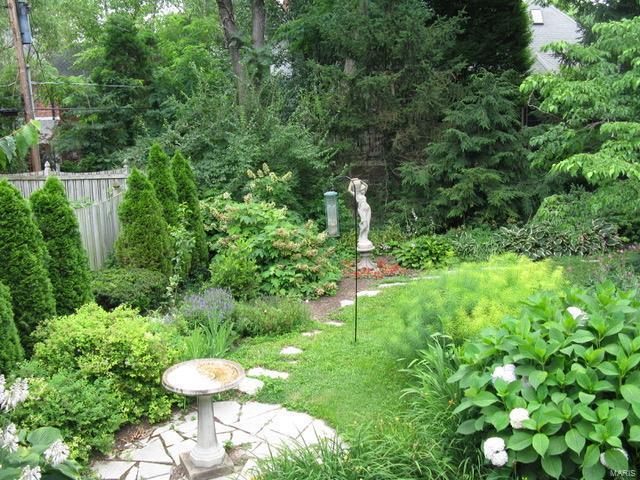 364 Mission Ct, Saint Louis, MO 63130 - view of yard featuring fence