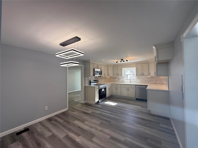 6043 Parkedge Dr, House Springs, MO 63051 - kitchen featuring stainless steel appliances, light countertops, dark wood finished floors, a sink, and baseboards