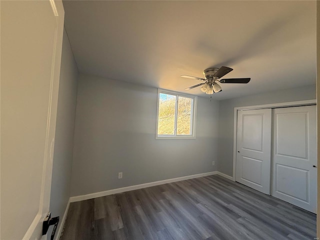 6043 Parkedge Dr, House Springs, MO 63051 - unfurnished bedroom with dark wood-type flooring, baseboards, a closet, and a ceiling fan