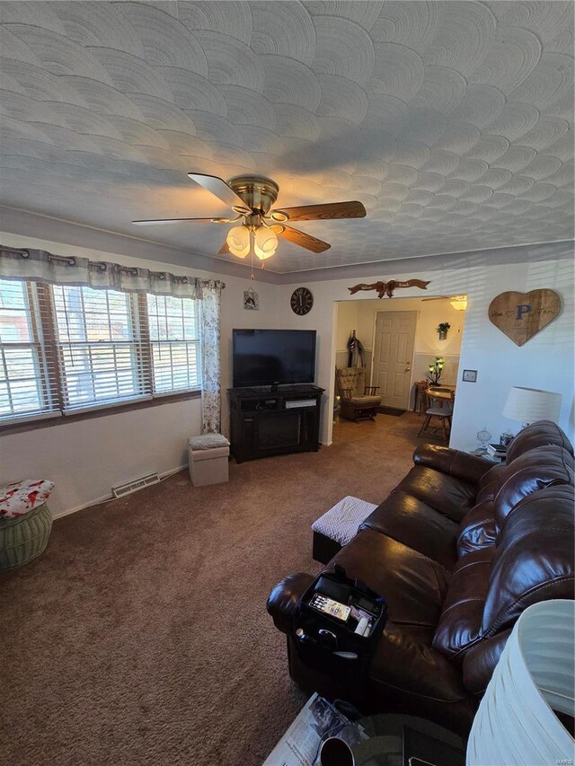 carpeted living room with ceiling fan
